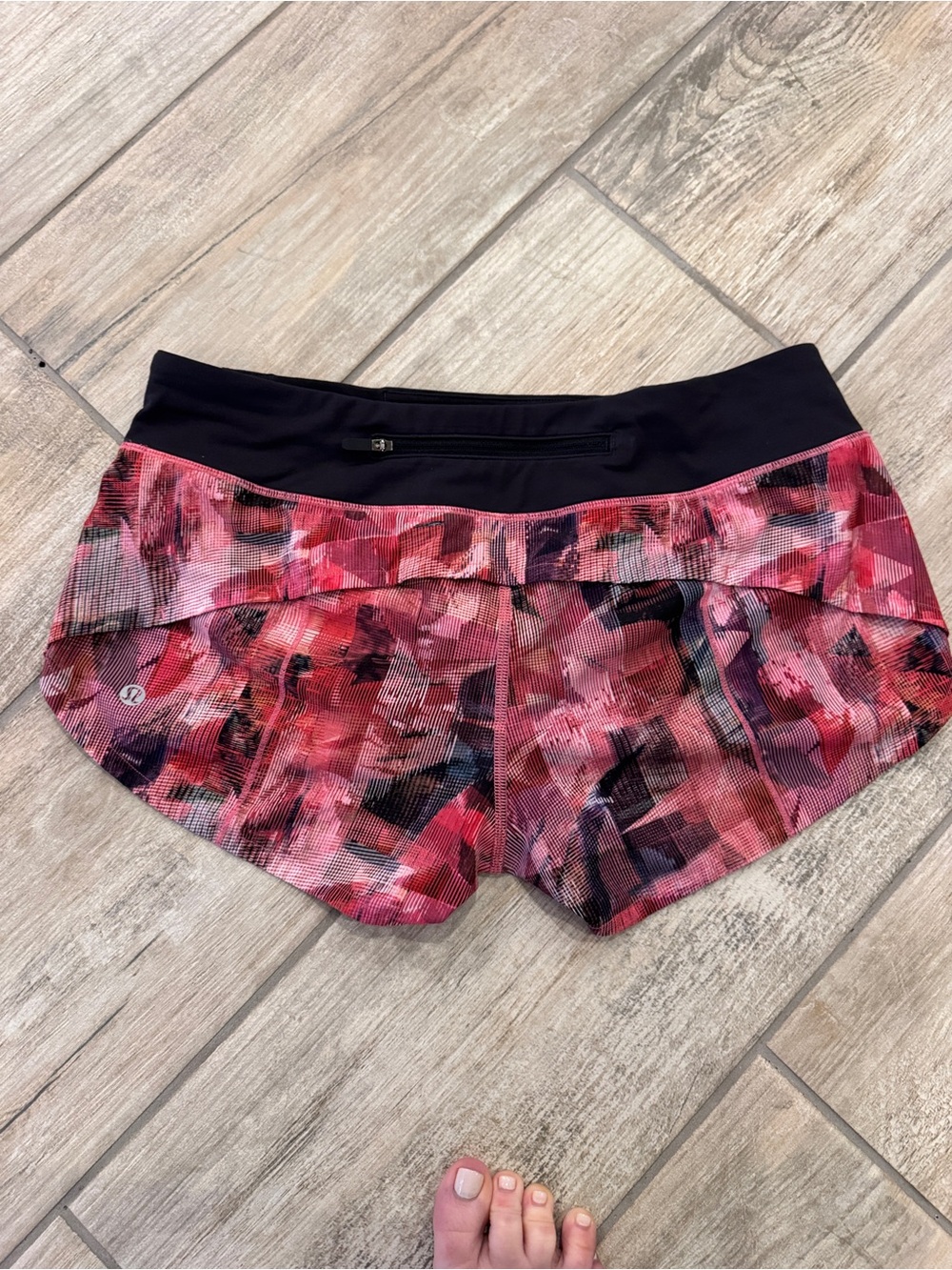 Lululemon Speed Shorts size 6 | original style/fit | 2.5 inches